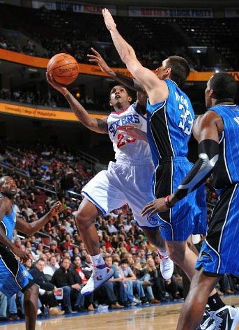 但她稳健的 但她稳健的